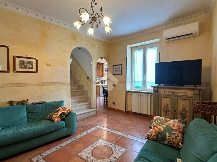 Appartamento trilocale in vendita in Via Tomassi, Segni