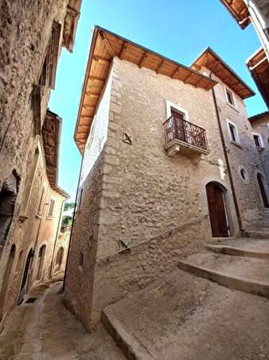 Casa quadrilocale in vendita in Fontecchio