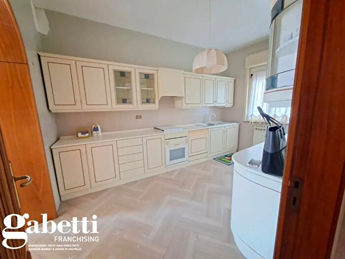 Casa con 7 locali in vendita in Via Roma, Librizzi