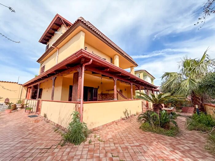 Casa con 5 locali in vendita in Via Comunale Tavernola Snc, Napoli