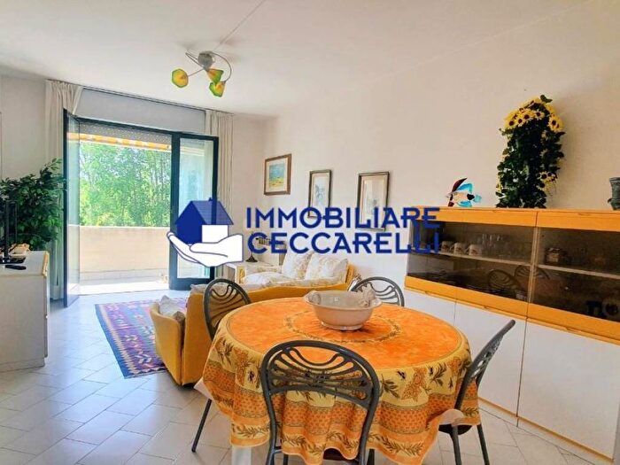 Appartamento trilocale in affitto in Via Ronchi, Ronchi Poveromo, Massa