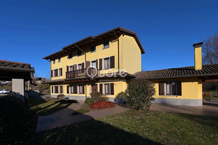 Casa con 9 locali in vendita in Via Cividale, Buttrio