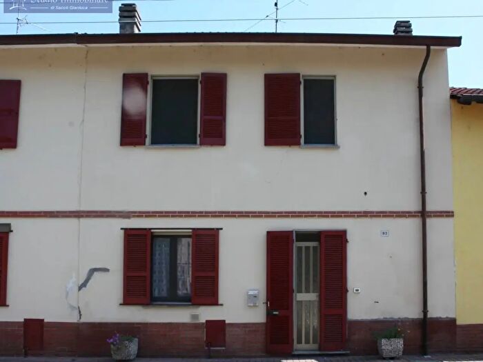 Casa trilocale in vendita in Via Novembre, Bressana Bottarone