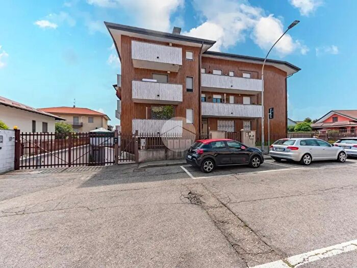 Appartamento trilocale in vendita in Via Sant'Eustorgio, Origgio