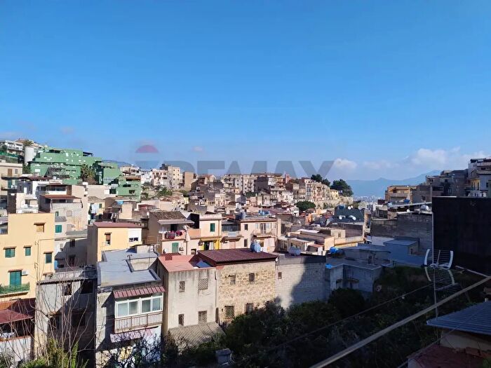 Appartamento trilocale in vendita in Cortile Pilieri, Palermo