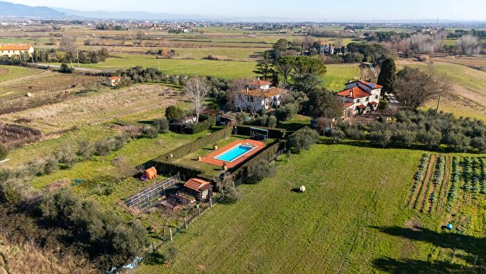 Casa con 8 locali in vendita in Via Poggio alla Farnia, Fauglia