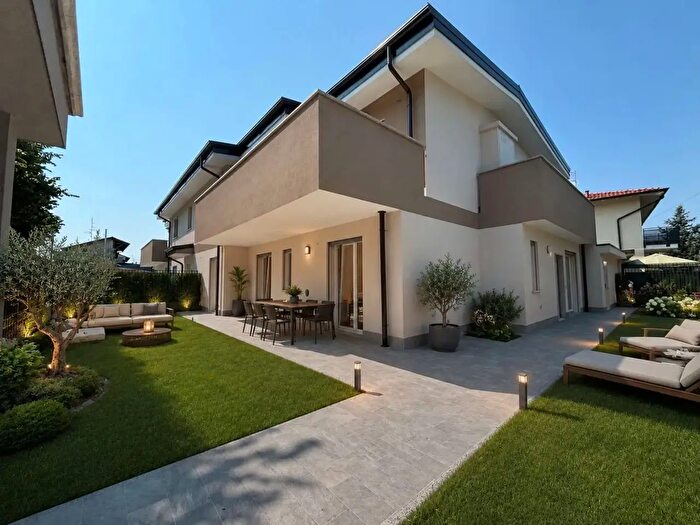 Appartamento quadrilocale in vendita in Via G Rodari Snc, Cislago