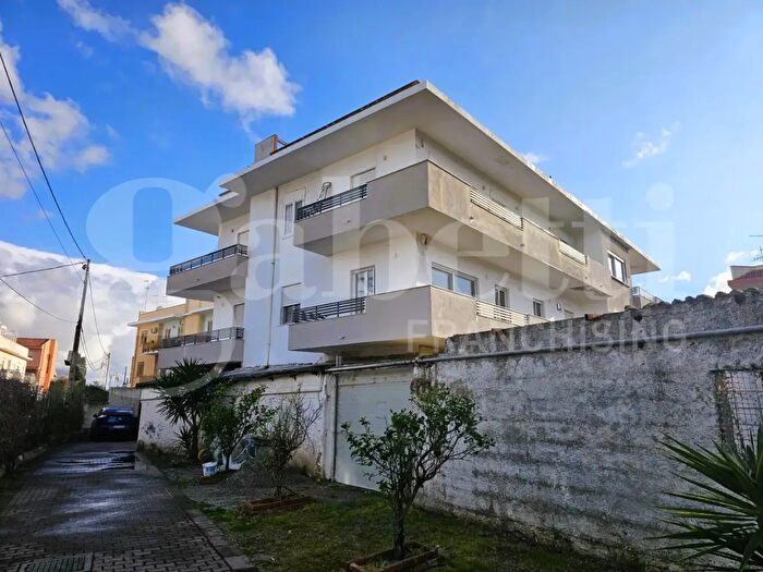 Appartamento trilocale in vendita in Via Lago Grande, Messina