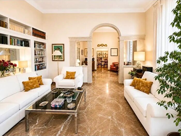 Appartamento con 11 locali in vendita in Firenze