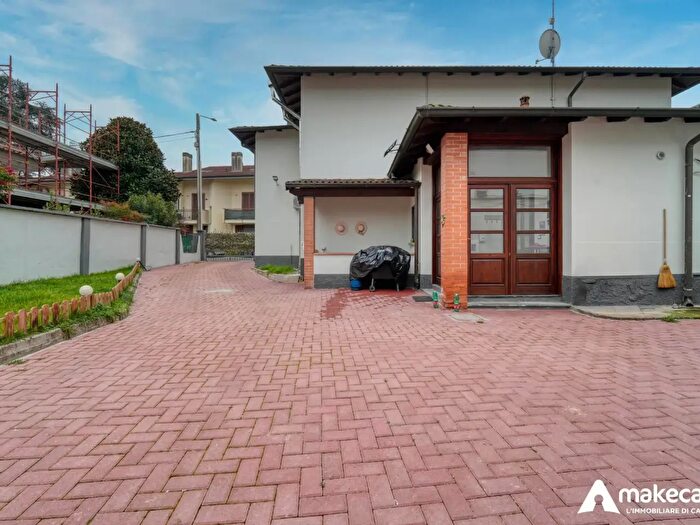 Casa con 5 locali in vendita in Via Roma, Colturano