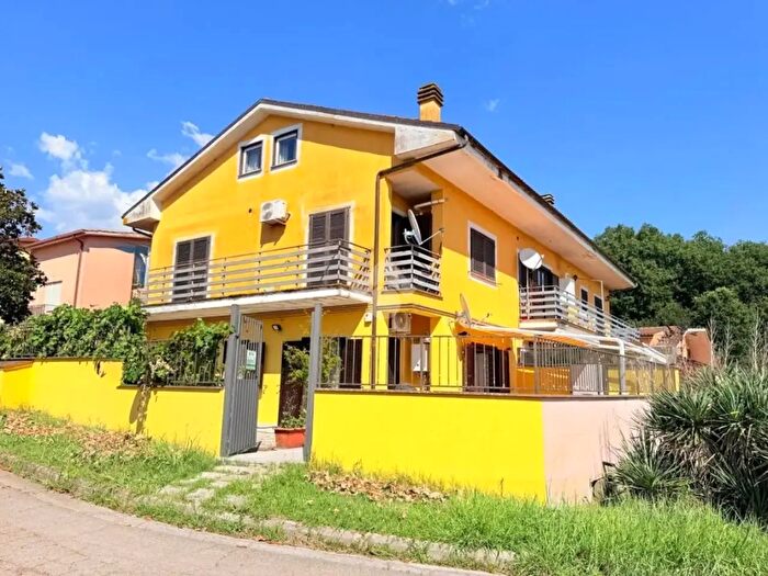 Appartamento trilocale in vendita in Via del Porto, Forano