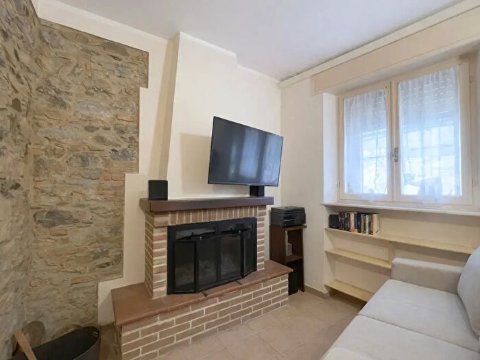 Casa con 8 locali in vendita in Massarosa