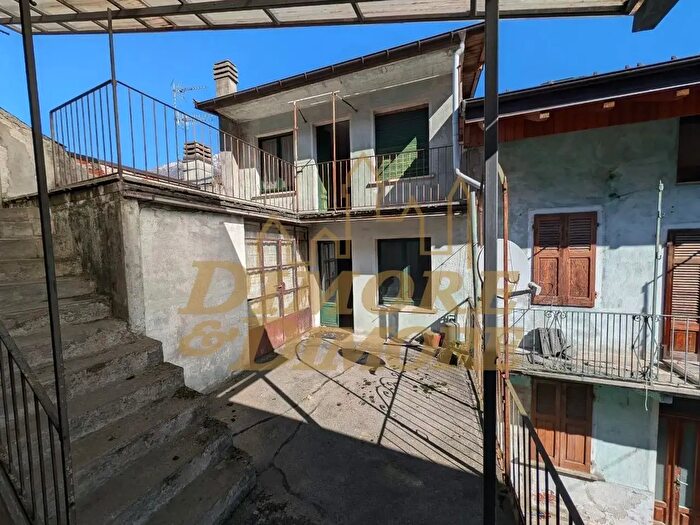 Casa con 8 locali in vendita in Anzola DOssola