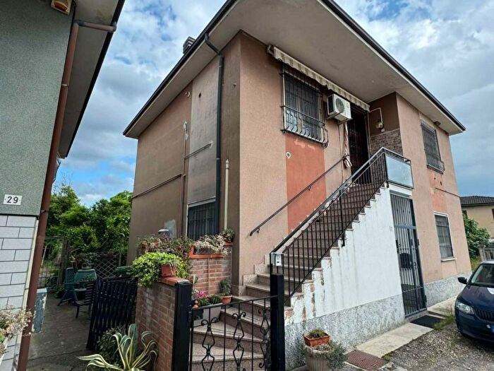 Casa trilocale in affitto in Via Stazione, Torre Beretti, Torre Beretti e Castellaro