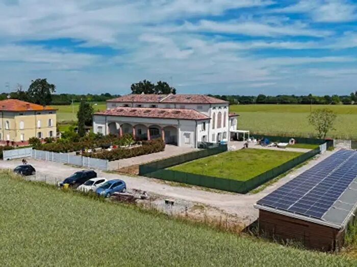 Casa con 5 locali in vendita in Strada Budellungo, Parma