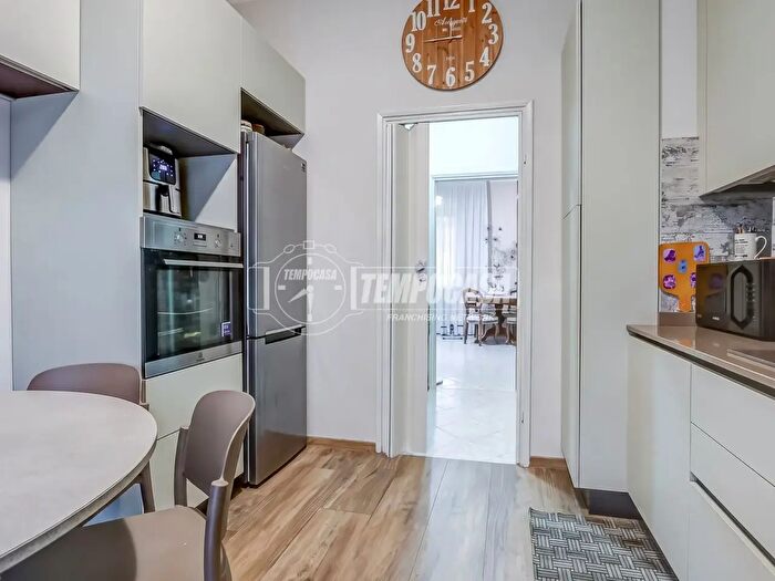 Appartamento quadrilocale in vendita in Via Antonio Locatelli, Somma Lombardo