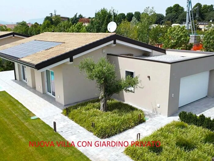 Casa con 5 locali in vendita in Via Carlo B, Soiano Del Lago