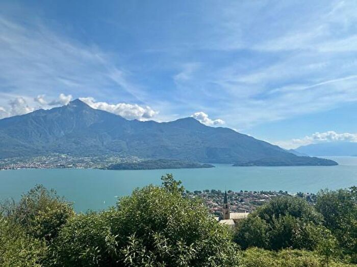 Casa quadrilocale in vendita in Via Antica Regina, Domaso