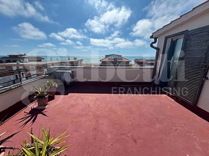 Appartamento trilocale in affitto in via dei cavalli marini, Lido dei Coralli Sabbiedoro, Ardea