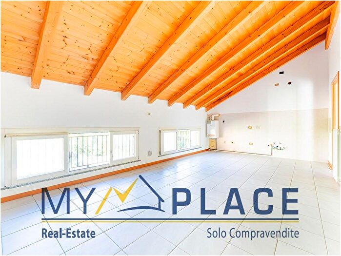 Appartamento bilocale in vendita in Via Dottor Egidio Coppola, Civate