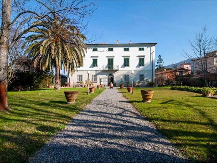 Casa con 12 locali in vendita in San Giuliano Terme
