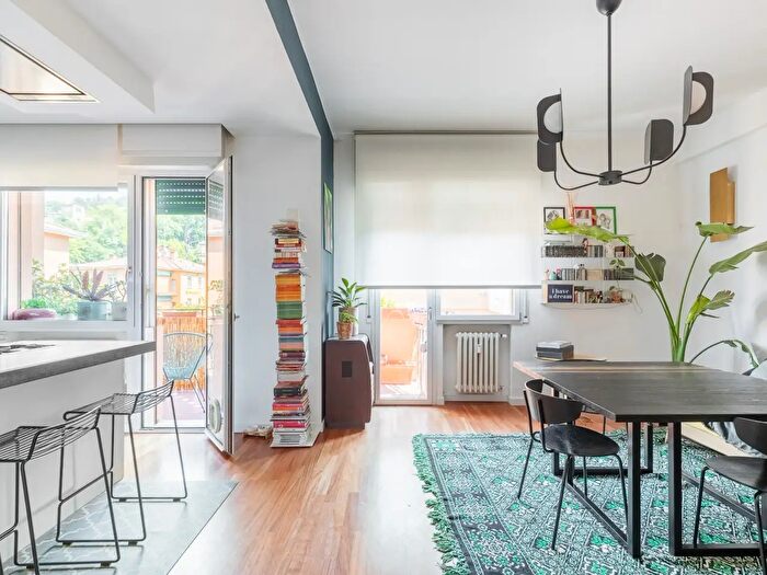 Appartamento con 5 locali in vendita in Via San Mamolo, Bologna