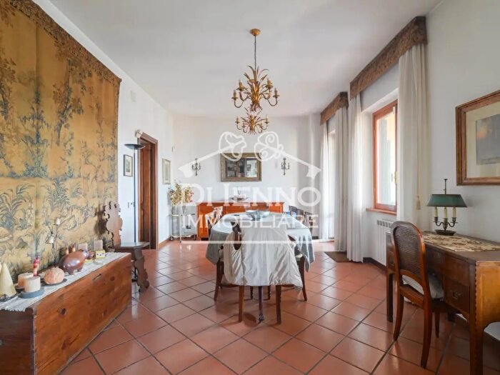 Casa con 10 locali in vendita in Comprensorio Colleromano, Riano