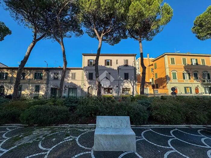 Appartamento con 5 locali in vendita in Piazza Giuseppe Garibaldi, Pontedera