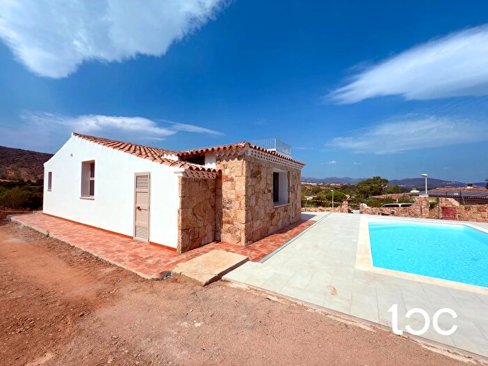 Casa con 5 locali in vendita in Budoni