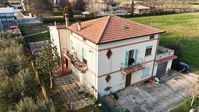 Casa con 6 locali in vendita in Contrada Girola Valtenna, Fermo