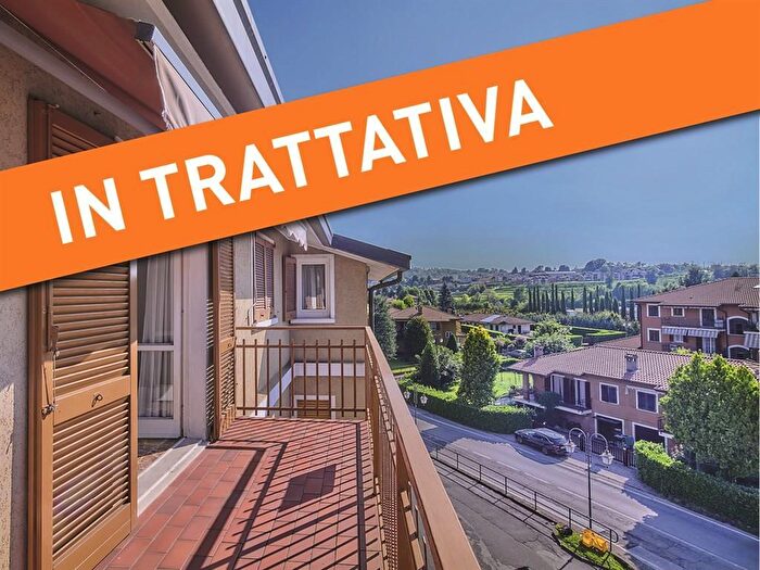 Appartamento trilocale in vendita in Via Rimembranze, Sirone