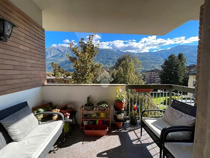 Appartamento quadrilocale in vendita in Via Parigi, Aosta