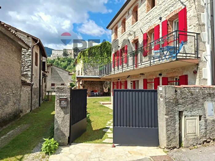 Casa con 8 locali in vendita in Vicolo Galileo Galilei, Cison Di Valmarino