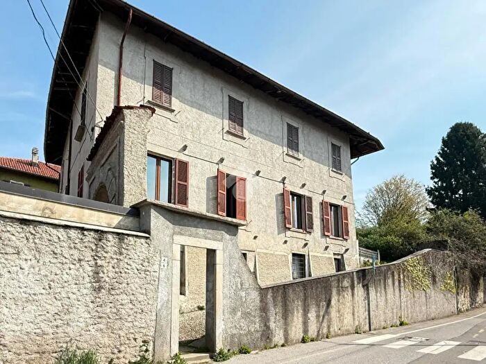 Appartamento trilocale in vendita in Via Trento, Calco