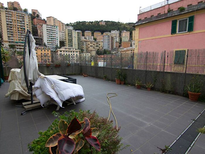 Appartamento trilocale in affitto in Piazzale Marassi, Staglieno, Genova