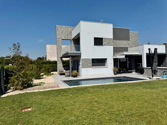 Casa con 8 locali in vendita in Parma