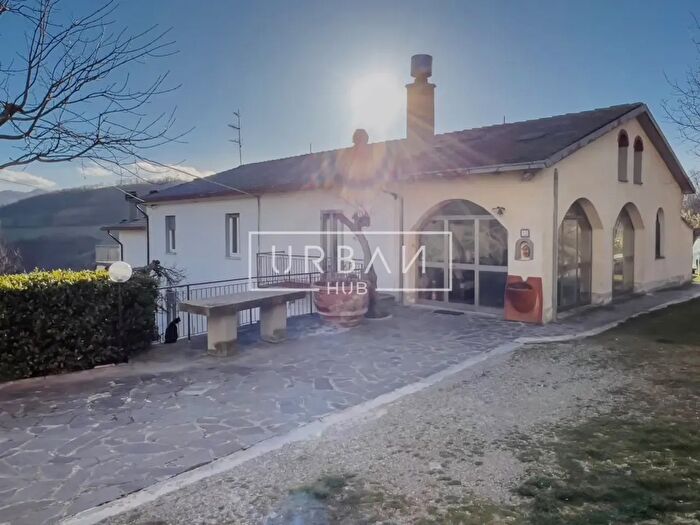 Casa con 7 locali in vendita in Verghereto