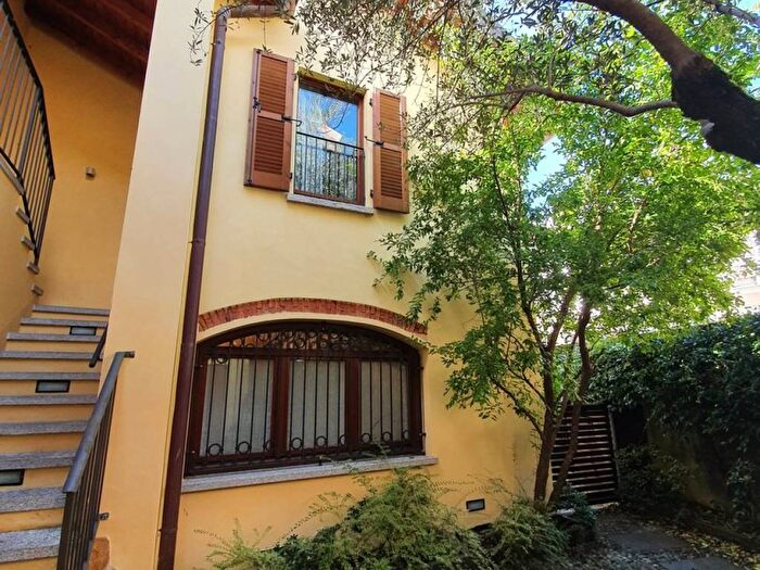 Appartamento bilocale in affitto in Piazza Settembre, Centro, Gavirate