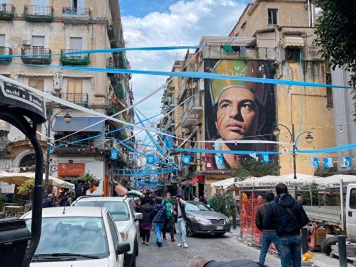 Appartamento trilocale in affitto in Via San Biagio dei Librai, Centro Storico, Napoli