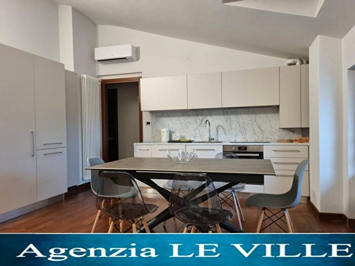 Appartamento con 5 locali in affitto in via pascoli, Pietrasanta