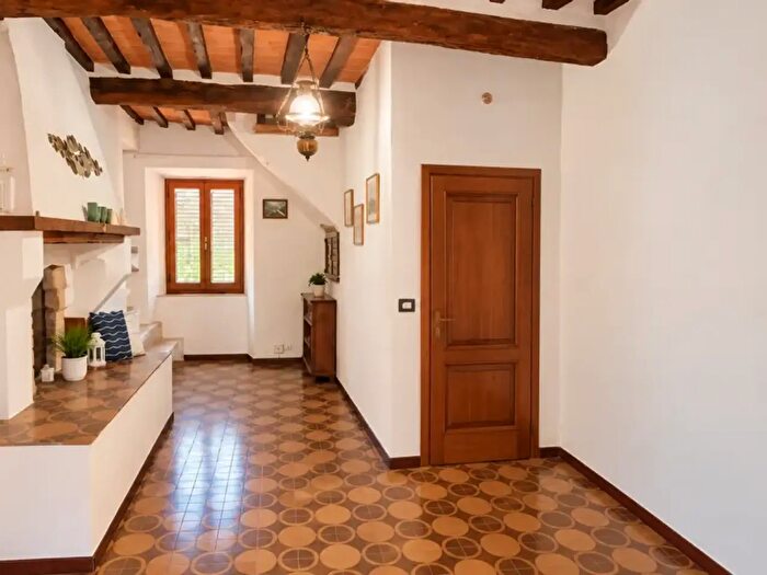 Appartamento con 5 locali in vendita in Via Roma, Asciano