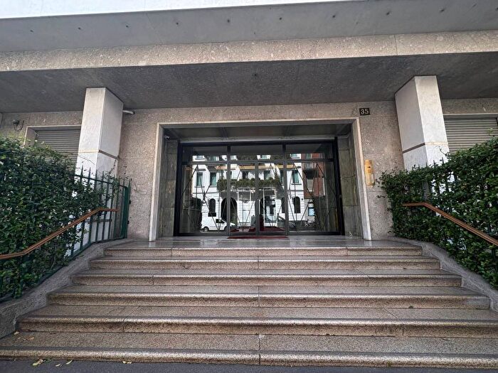 Appartamento monolocale in affitto in Piazza Camillo Benso di Cavour, Turati, Milano