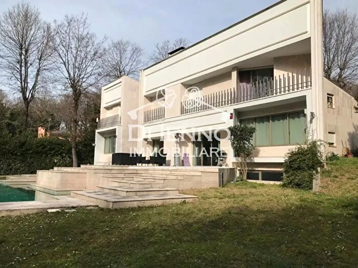 Casa con 10 locali in affitto in Roma