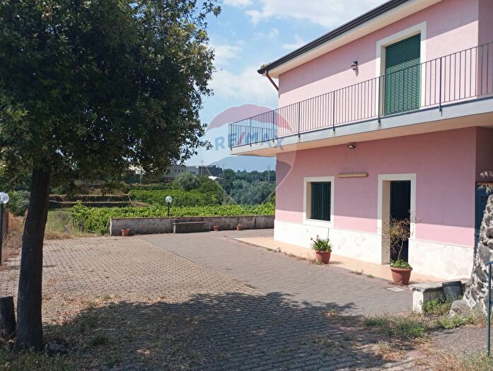 Casa quadrilocale in vendita in Via Luigi Capuana Snc, Santa Venerina