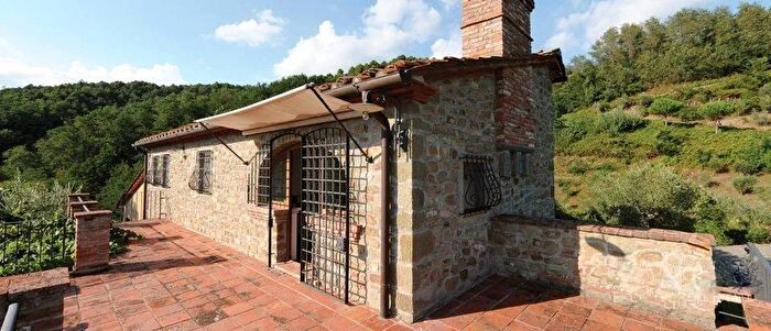 Casa con 8 locali in vendita in Marliana, Marliana