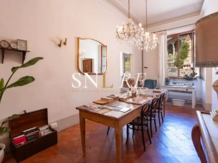 Appartamento con 6 locali in vendita in Via di Città, Siena