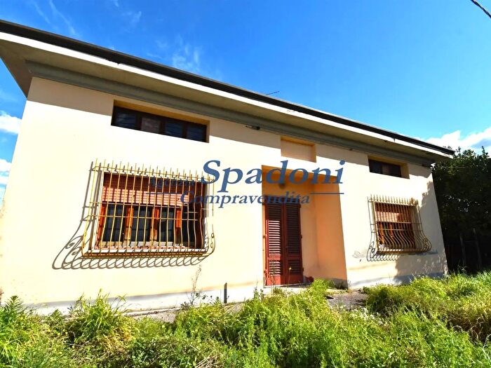 Casa con 6 locali in vendita in Larciano