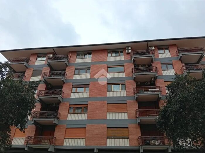 Appartamento con 6 locali in vendita in Via Ferrarecce, Caserta