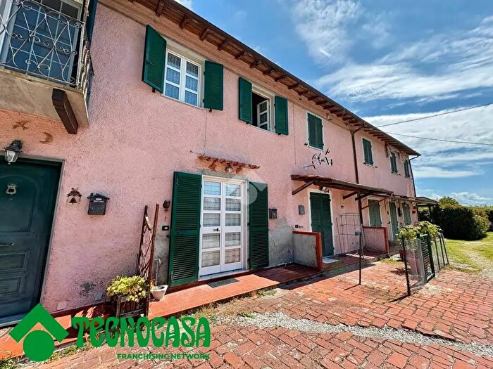 Appartamento quadrilocale in vendita in Via Ghiarettolo, Sarzana