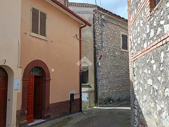 Casa quadrilocale in vendita in Via del Plebiscito, Vico Nel Lazio